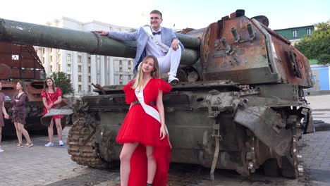 High-School-Graduates-Pose-In-Front-Of-Destroyed-Russian-Tanks-In-Downtown-Kyiv,-Kiev-Ukraine