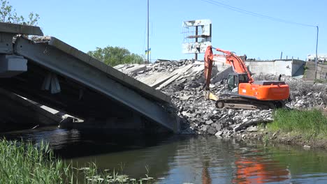 El-Puente-Entre-Bucha-Y-Kyiv-Kiev-Es-Volado-Durante-La-Guerra-De-Ucrania-Para-Prevenir-La-Ocupación-Rusa