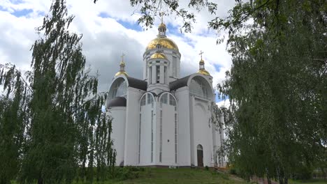 The-Church-Of-St-Andrew-Pervozvannoho-All-Saints-In-Bucha,-Ukraine-Where-Dozens-Of-Unmarked-Graves-And-War-Crimes-Victims-Were-Unearthed