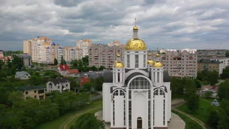 Aerial-Of-The-Church-Of-St-Andrew-Pervozvannoho-All-Saints-In-Bucha,-Ukraine-Where-Dozens-Of-Unmarked-Graves-And-War-Crimes-Victims-Were-Unearthed