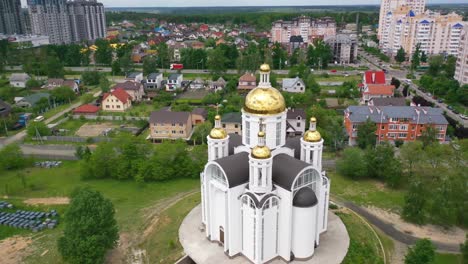 Aerial-Of-The-Church-Of-St-Andrew-Pervozvannoho-All-Saints-In-Bucha,-Ukraine-Where-Dozens-Of-Unmarked-Graves-And-War-Crimes-Victims-Were-Unearthed