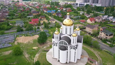 Aerial-Of-The-Church-Of-St-Andrew-Pervozvannoho-All-Saints-In-Bucha,-Ukraine-Where-Dozens-Of-Unmarked-Graves-And-War-Crimes-Victims-Were-Unearthed