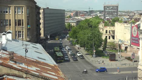 Einspielung-Von-Lemberg,-Ukraine-Mit-Trolley--Und-Autoverkehr