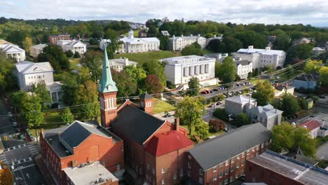 Buena-Toma-Aérea-Del-Campus-Universitario-De-Staunton,-Virginia-Y-Mary-Baldwin