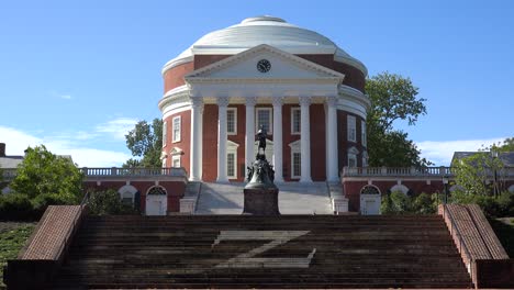 Establishing-Shot-Of-The-Rotunda-On-The-University-Of-Virginia-Campus,-Designed-And-Built-By-Thomas-Jefferson