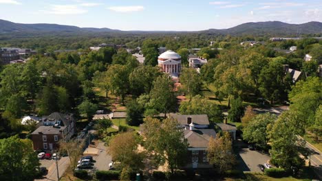 Aerial-Of-The-Classical-Rotunda-Building-On-The-University-Of-Virginia-Campus,-Designed-And-Built-By-Thomas-Jefferson