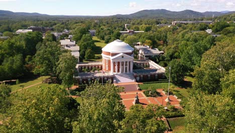 Antena-Del-Clásico-Edificio-De-La-Rotonda-En-El-Campus-De-La-Universidad-De-Virginia,-Diseñado-Y-Construido-Por-Thomas-Jefferson