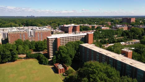 Gute-Antenne-über-Dem-Campus-Der-North-Carolina-State-University-In-Raleigh,-North-Carolina