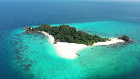 Excellent-Aerial-Shot-Of-An-Island-Near-Ko-Lipe,-Thailand