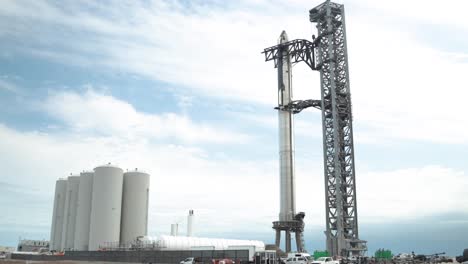 The-Spacex-Starship-Rocket-Sits-On-The-Launchpad-In-Boca-Chica,-Texas