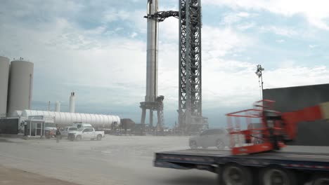 The-Spacex-Starship-Rocket-Sits-On-The-Launchpad-In-Boca-Chica,-Texas