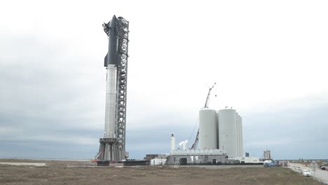 The-Spacex-Starship-Rocket-Sits-On-The-Launchpad-In-Boca-Chica,-Texas