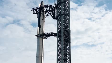 The-Spacex-Starship-Rocket-Sits-On-The-Launchpad-In-Boca-Chica,-Texas