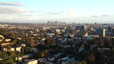 Excelente-Vista-Aérea-De-Los-Edificios-En-El-Centro-De-Los-ángeles