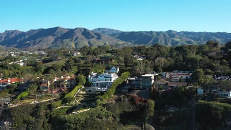 Excelente-Vista-Aerea-De-Viviendas-En-Malibu,-California