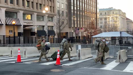 Tropas-De-La-Guardia-Nacional-Patrullan-El-Capitolio-De-Washington-Dc-Tras-La-Insurrección-Y-Los-Disturbios-De-Trump,-Antes-De-La-Inauguración