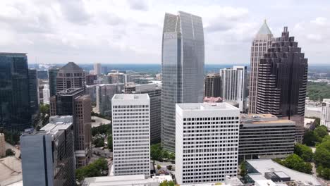 Excelente-Vista-Aérea-De-Rascacielos-En-El-Centro-De-Atlanta,-Georgia