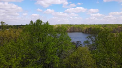 Excelente-Vista-Aérea-Del-Lago-Burke,-Virginia