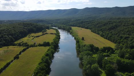 Excelente-Vista-Aérea-Del-Valle-Del-Río-Shenandoah-En-Virginia