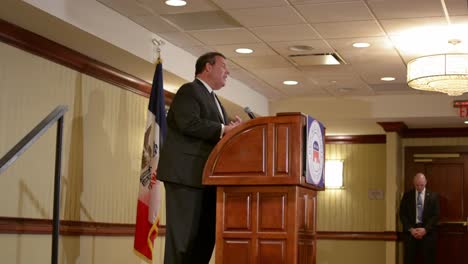 Us-Republican-Presidential-Hopeful-Chris-Christie-Speaks-To-Conservative-Supporters-During-The-Iowa-Caucus