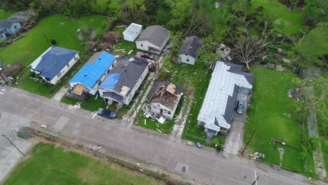 Aerial-Drone-Footage-Of-High-Wind-And-Tornado-Storm-Damage-Of-A-Residential-Homes-In-A-Neighborhood-In-Lake-Charles,-Louisiana