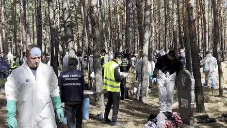 War-Crimes-Investigators-Exhume-Bodies-From-Mass-Graves-In-Izium,-Ukraine-Following-The-Regions-Liberation-From-Russian-Occupation