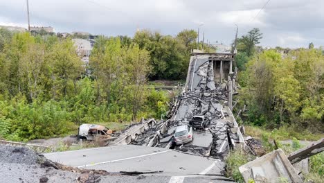 Un-Puente-Destruido-En-Kupiansk,-Ucrania-Durante-La-Contraofensiva-Ucraniana-En-Octubre