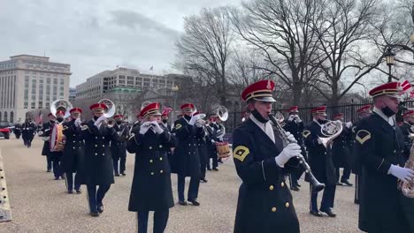 Banda-Militar-Ensaya-En-La-Casa-Blanca-Antes-De-La-Toma-De-Posesión-Presidencial-De-Joe-Biden-Washington,-Dc