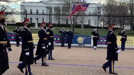 Banda-Militar-Ensaya-En-La-Casa-Blanca-Antes-De-La-Toma-De-Posesión-Presidencial-De-Joe-Biden-Washington,-Dc