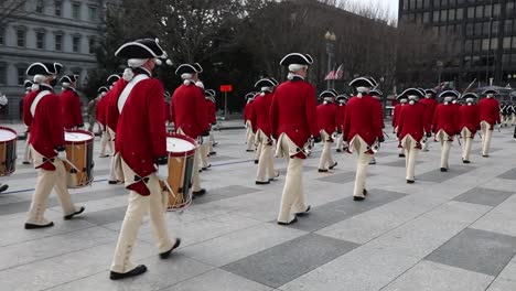 Militärische-Marschkapellen-Und-Revolutionäre-Kriegsuniformen-Joe-Bidens-Einweihung-Des-Präsidenten-Washington,-Dc