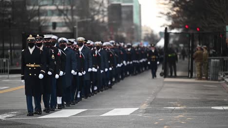 Escoltas-Militares-Ensayan-Frente-A-La-Casa-Blanca-Antes-De-La-Toma-De-Posesión-Presidencial-De-Joe-Biden-Washington,-Dc