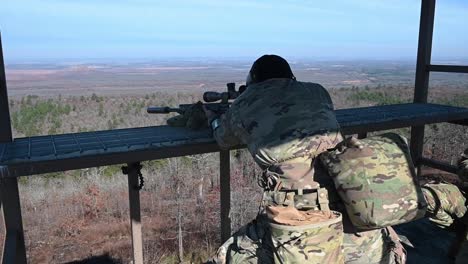 Los-Equipos-Militares-De-Francotiradores-Compiten-En-Los-Campeonatos-De-Francotiradores-De-Las-Fuerzas-Armadas-(afsam)-En-Fort-Chaffee,-Arkansas