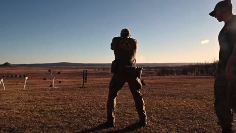 Los-Equipos-Militares-De-Francotiradores-Compiten-En-Los-Campeonatos-De-Francotiradores-De-Las-Fuerzas-Armadas-(afsam)-En-Fort-Chaffee,-Arkansas