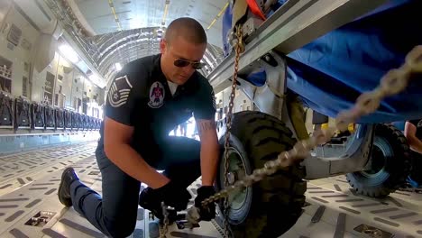 Us-Air-Force-Thunderbird-Fighter-Jet-Aerial-Acrobatic-Team-Cockpit-Footage,-Ground-Crew,-Air-Show,-Formation-Flying