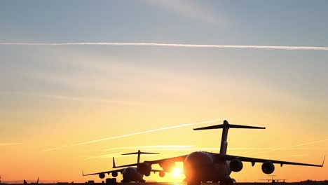 Us-Air-Force-Thunderbird-Fighter-Jet-Aerial-Acrobatic-Team-Slow-Motion,-Time-Lapse,-Ground-Crew,-Air-Show,-Flying