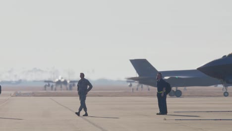 Vermont-Air-National-Guard-Piloten,-Besatzungschefs-Und-Wartungspersonal-Trainieren-Auf-F-35a-lightning-ii-kampfflugzeugen