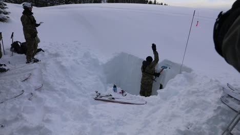 Us-Armee-Luftlandesoldaten-Der-10.-Special-Forces-Group-Wintertrainingsübung-Unter-Kalten-Arktischen-Bedingungen,-Co