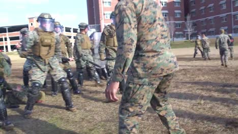 2D-Kampfingenieurbataillon-Marine-Training-Für-Nicht-Tödliche-Waffen-Und-Massenkontrolle,-Camp-Lejeune,-NC