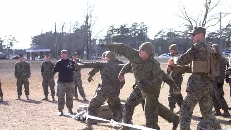 2d-Batallón-De-Ingenieros-De-Combate-Armas-Marinas-No-Letales-Entrenamiento-De-Control-De-Multitudes-Y-Disturbios,-Camp-Lejeune,-Nc