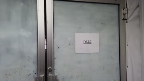 Instalación-De-Procesamiento-Temporal-Para-Inmigrantes,-Extranjeros-Ilegales,-Miembros-De-La-Familia,-Menores-No-Acompañados,-Eagle-Pass,-Tx