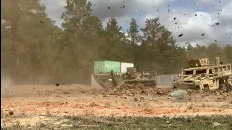 F-16-Fighting-Falcon-Luftunterstützungstraining-Auf-Klapperschlangenreichweite,-Einer-Luft-Boden-Trainingseinrichtung-Im-Camp-Shelby,-Ms