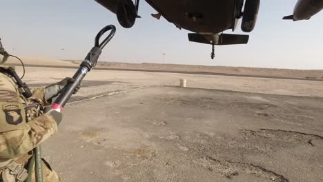 Us-Army-28Th-Expeditionary-Combat-Aviation-Brigade-Soldiers-And-Simulated-Load-Onto-Uh-60-Black-Hawk,-Kuwait