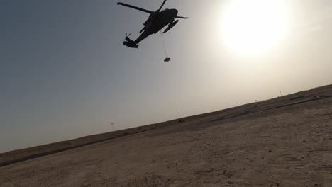 Us-Army-28Th-Expeditionary-Combat-Aviation-Brigade-Soldiers-And-Simulated-Load-Onto-Uh-60-Black-Hawk,-Kuwait