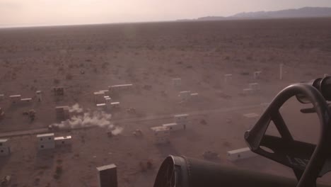 Los-Marines-Estadounidenses-Llevan-A-Cabo-Tiroteo-De-Helicópteros-Objetivo-Móvil-Aire-tierra-Y-Entrenamiento-Táctico,-Aeródromos-De-Blue-Mountain,-Ca