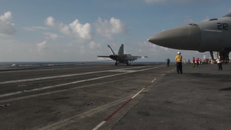 Operaciones-De-Vuelo-Y-Aterrizaje-De-Aviones-De-Combate-En-La-Cubierta-Del-Uss-Theodore-Roosevelt-En-El-Mar-Del-Sur-De-China