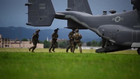 Special-Operations-Soldiers-Practice-Rope-Work-From-A-V-22-Osprey-During-Exercise-Gryphon-Jet,-Yokota-Air-Base