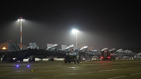 Das-48.-Jagdgeschwader-Führt-Nachtoperationen-Und-Trainingsübungen-Bei-Der-Royal-Air-Force-In-Lakenhealth,-England,-Durch