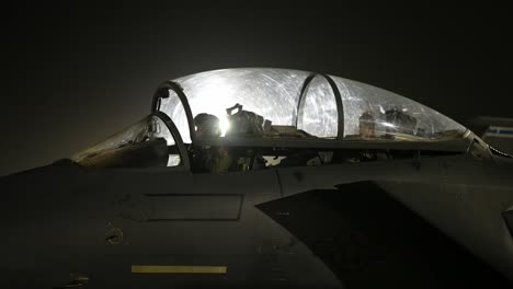 48th-Fighter-Wing-Fighter-Jet-Piloten-Landen-Nach-Nachtoperationen-Royal-Air-Force-Lakenhealth,-England