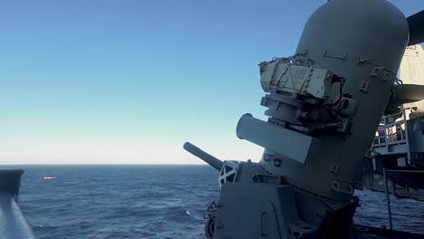 Close-In-Waffensystem-(Ciws)-Feuert-Computergesteuerte-Waffen-Ab,-Militärische-Trainingsübung-Mit-Scharfem-Feuer,-Nuklearflugzeugträger-Der-Nimitz-Klasse,-Uss-Carl-Vinson