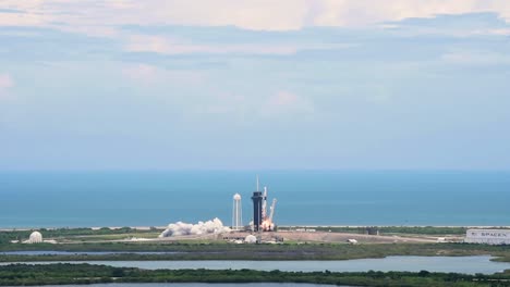 Cohete-Spacex-Falcon-Que-Transporta-La-Carga-útil-De-Investigación-Científica-Crs-22-De-La-Nasa-Cuenta-Regresiva,-Despegue-Y-Lanzamiento-Desde-El-Centro-Espacial-Kennedy,-Florida